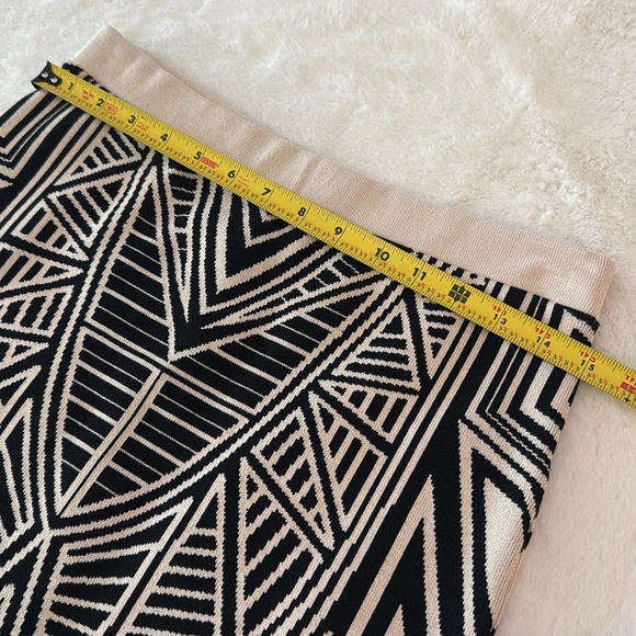 Forever21 Cream & Black, Tribal Design, Sweater Mini Skirt- size L - Picture 6 of 6